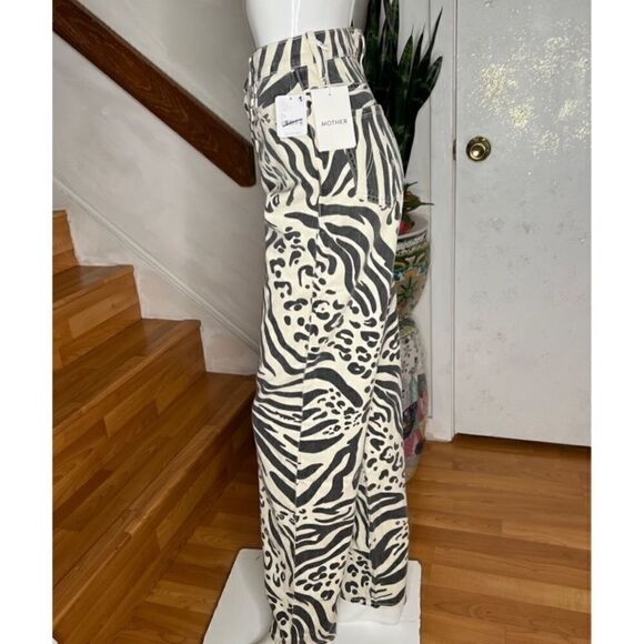 MOTHER
High Waisted Curbside Heel Jeans - Picture 6 of 8